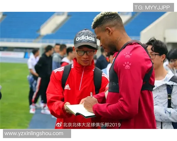 琉球足球队迎战草津队激烈对决引发球迷热情期待 琉球足球队迎战草津队激烈对决引发球迷热情期待